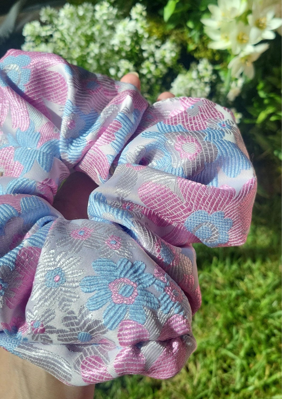 Maxi scrunchie Jacquard – näyttävä jättikokoinen hiusdonitsi
